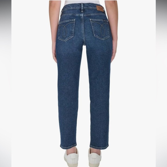 NWT. Calvin Klein Women High Rise Straight Leg Jean. - Picture 2 of 3